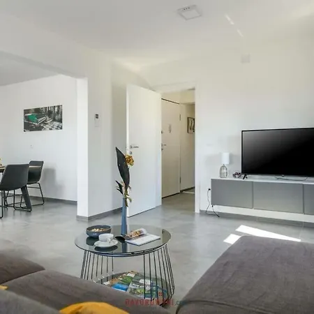 Dora - Apt 3 